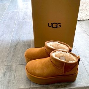 Uggs classic ultra mini platform size 6
